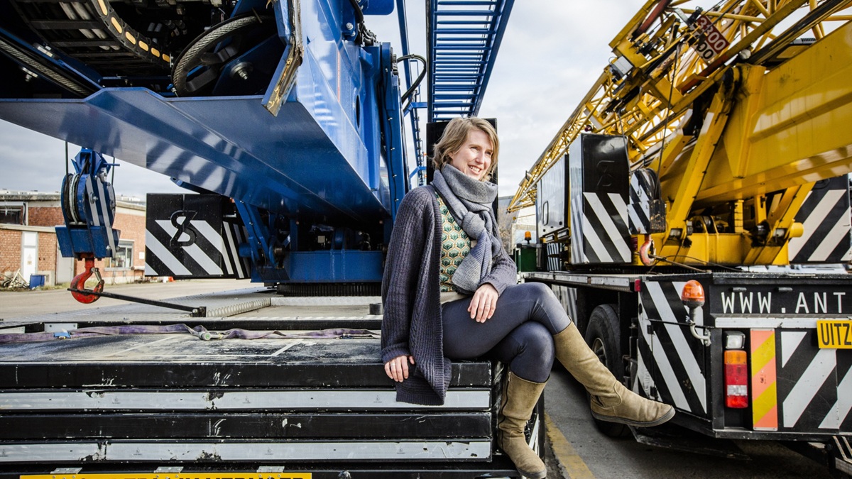 Mobiele kraan van Anthony Cranes op een hijswerf